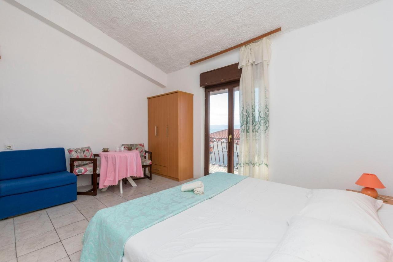 Apartments Mario Omiš Екстериор снимка