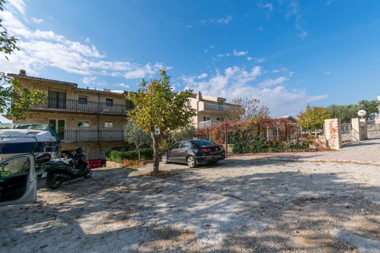 Apartments Mario Omiš Екстериор снимка